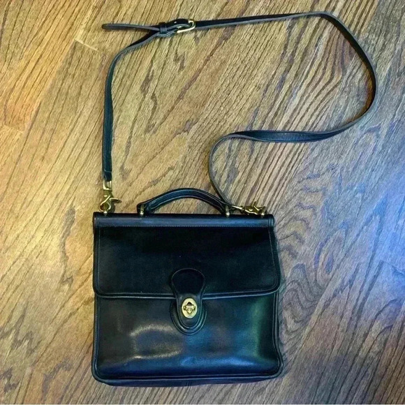 Coach Handbags - Vintage Coach Willis Bag Purse Crossbody